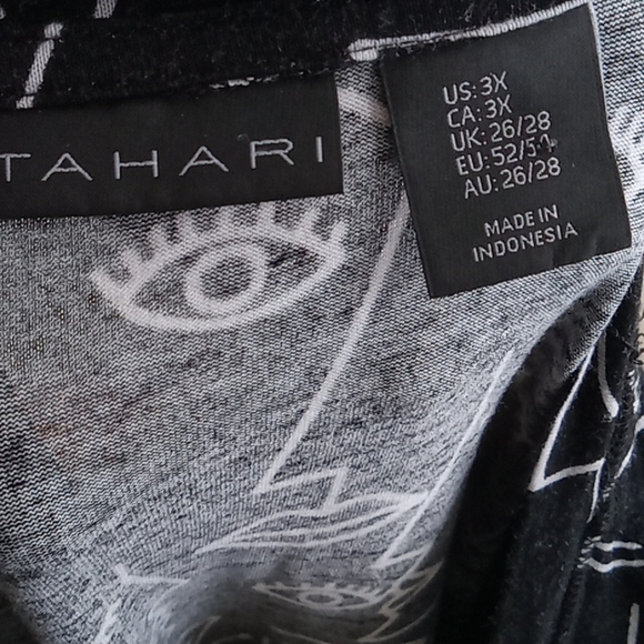 Tahari | Black and White Print High Lo Tunic Blouse - Picture 7 of 12